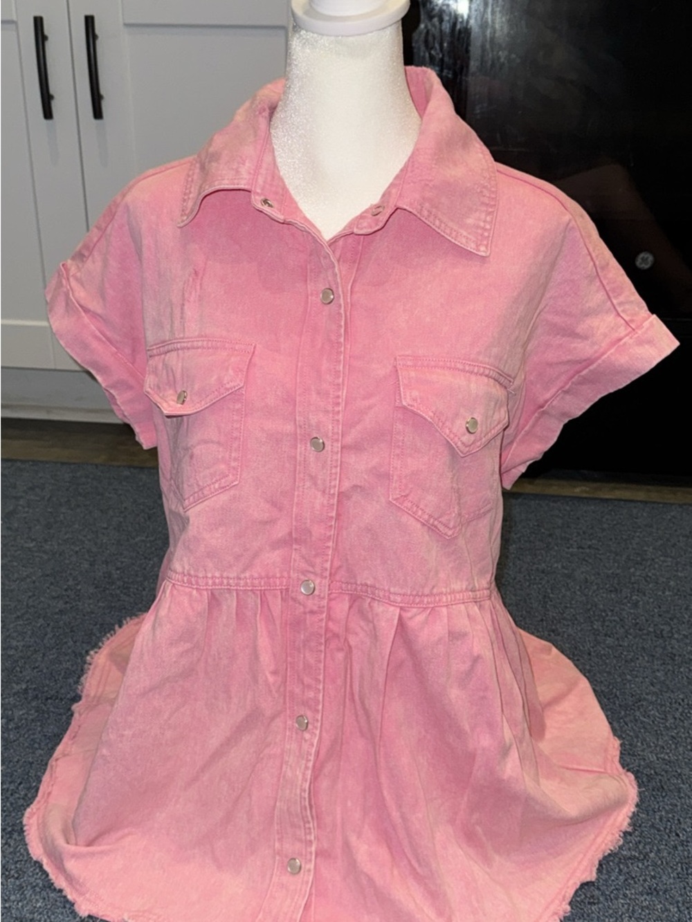 entro Pink Short Sleeve Button-Front Peplum Top